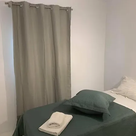 11 Ξενοδοχείο 2*