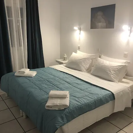 11 2* Mykonos Town